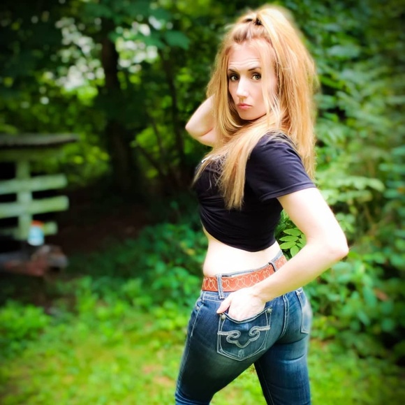 Meet your Posher, Laurie - Picture 5 of 7